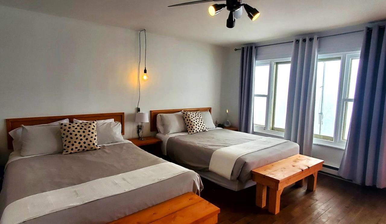 Lofts Fleuve Et Montagnes Motel Sainte-Anne-de-Beaupre Bagian luar foto
