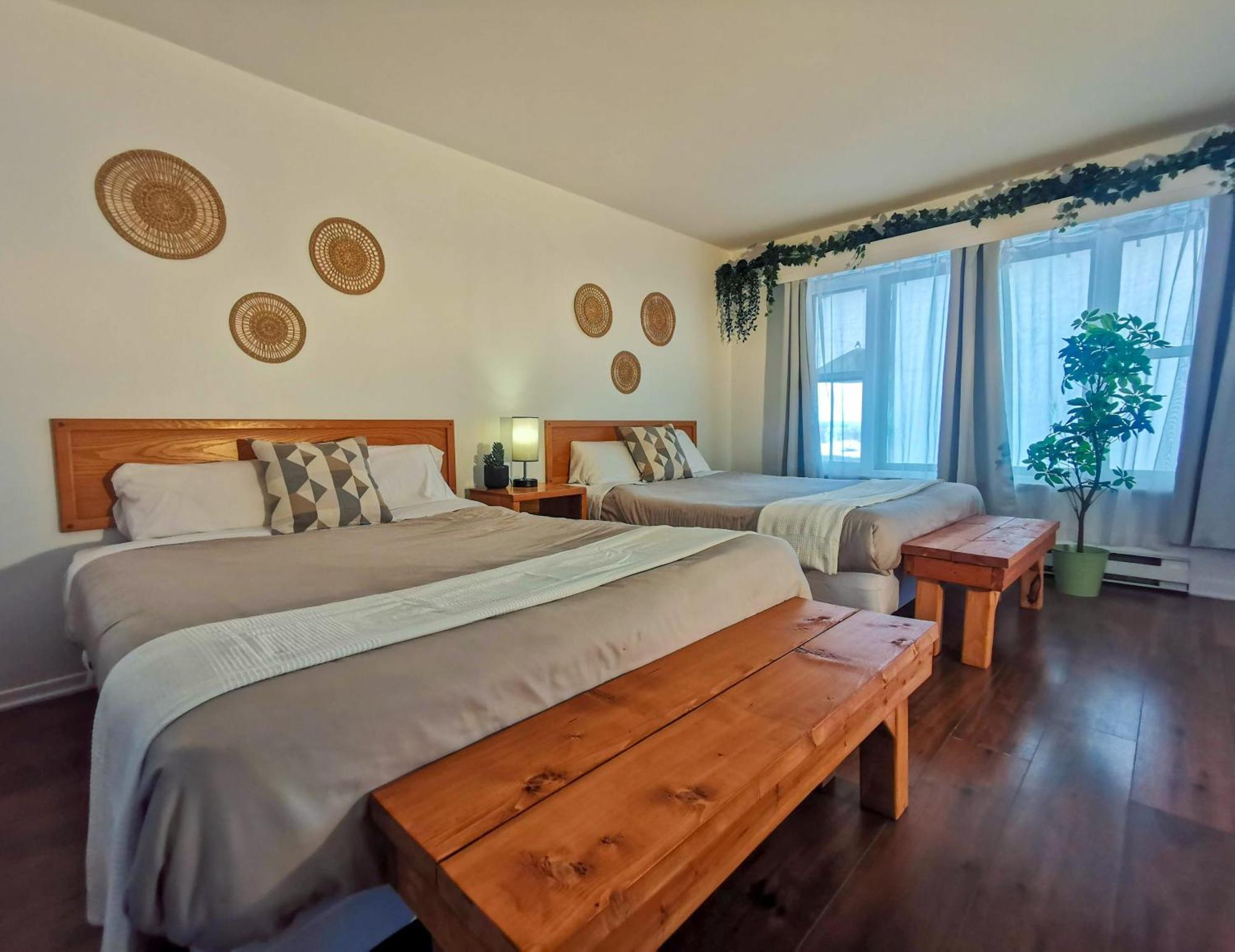 Lofts Fleuve Et Montagnes Motel Sainte-Anne-de-Beaupre Bagian luar foto